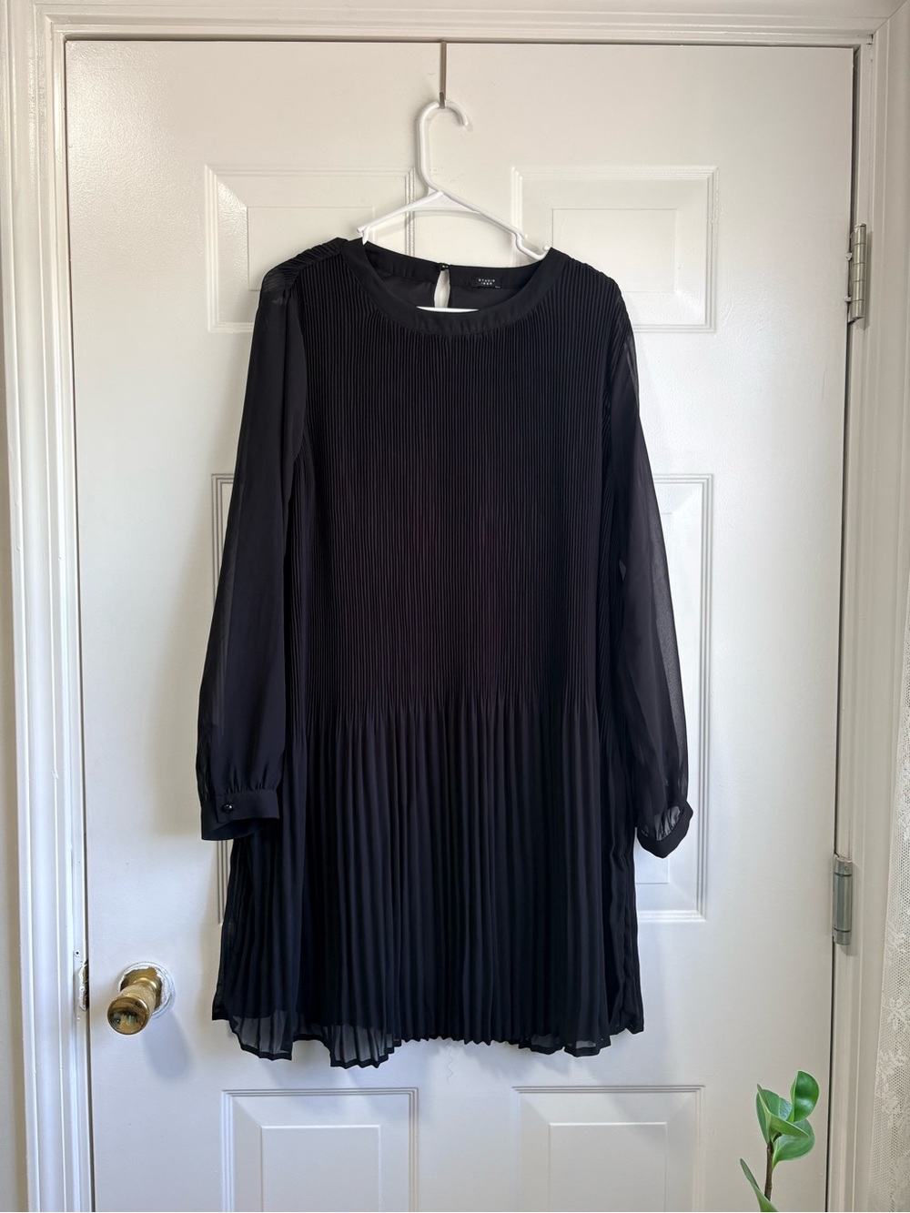 Black Pleated Long Sleeve Shift Dress Size Large 12/14 studio 1886